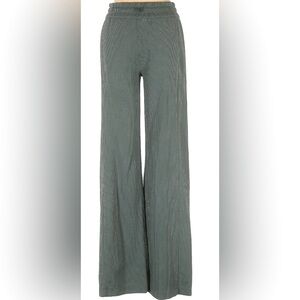 Lululemon ribbed softstreme mid/long pants 4 green 🌟